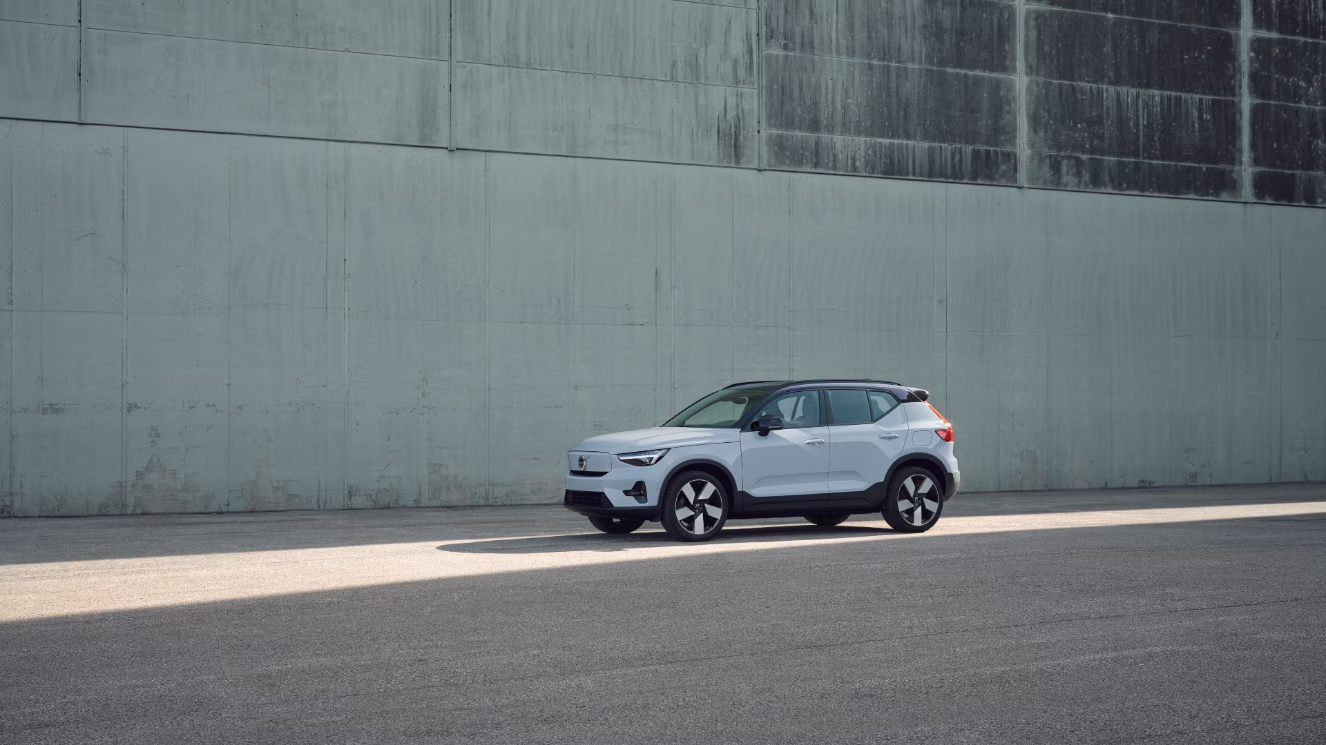 VOLVO EX40