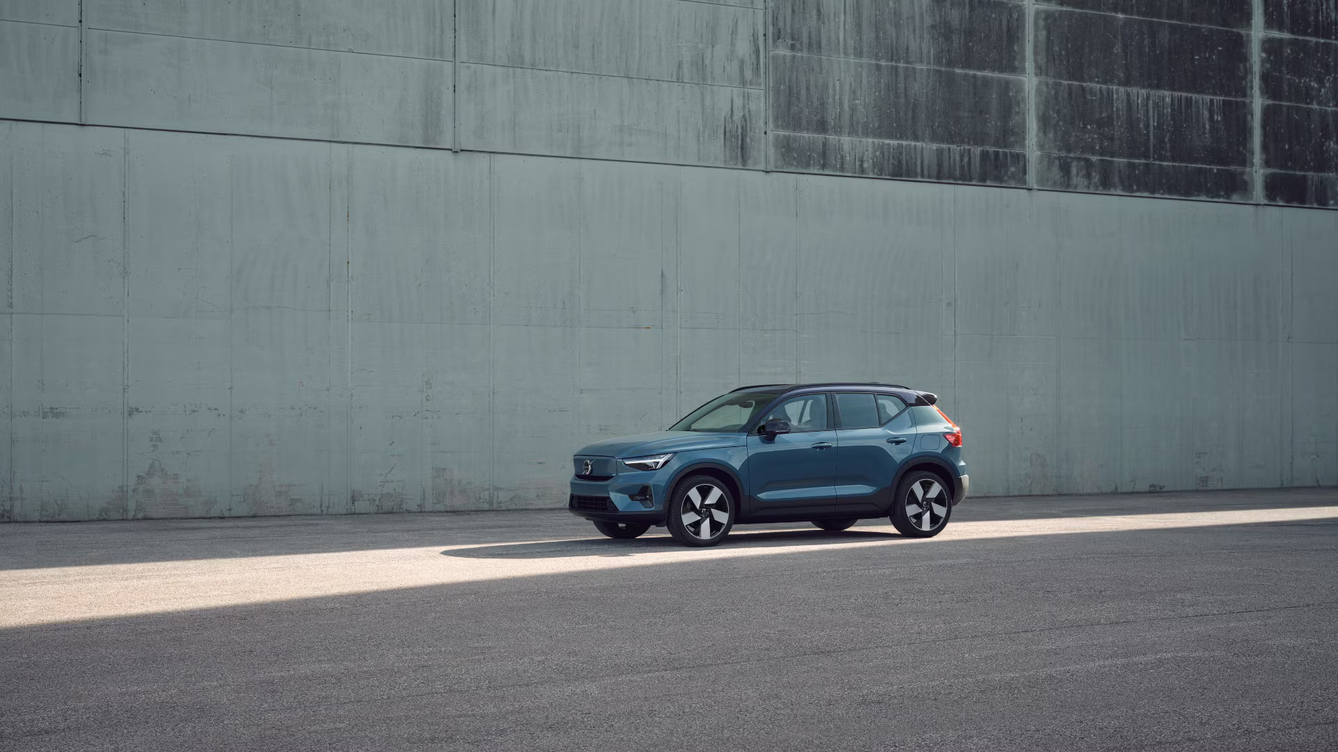VOLVO EX40