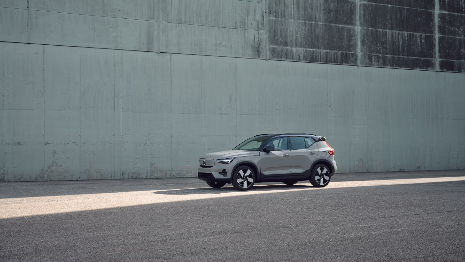 VOLVO EX40